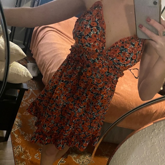 Red floral open back dress - Picture 2 of 3